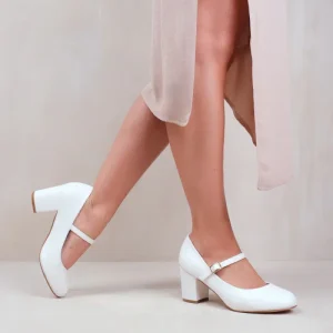 ARACELI EXTRA EXTRA WIDE FIT BLOCK HEEL MARY JANE PUMPS IN WHITE FAUX LEATHER